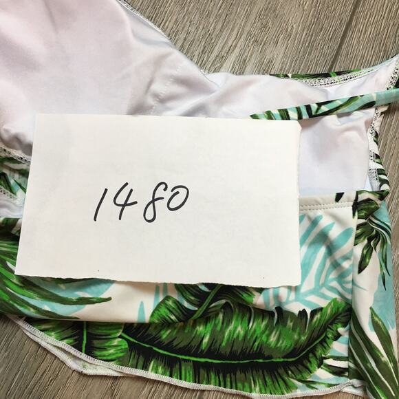 NWT BCBG Paris Printed Scarf Top Leaves Green Padded Bikini Top Size Large - Picture 8 of 8